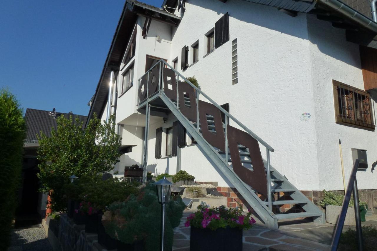 Blindert Apartment Мехерних Екстериор снимка